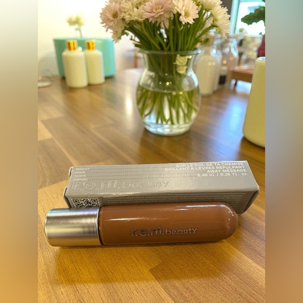 REM Beauty On Your Collar plumping lip gloss